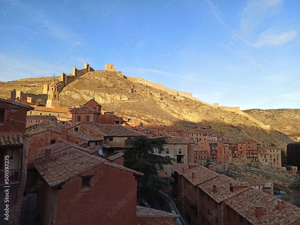 Muralla de Albarracín vista desde el mirador de la Catedral Muralla de Albarracín vista desde el mirador de la Catedral