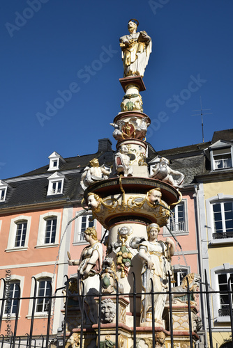 Fontaine baroque à Trèves. Allemagne