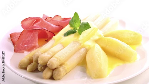 Spargel mit Sauce Hollandaise, Kartoffeln und Schinken