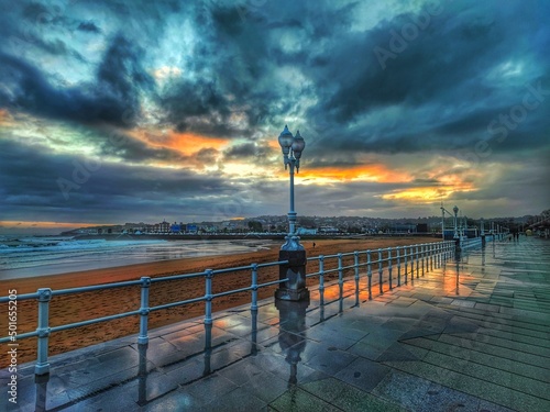 Paseo de San Lorenzo. Primeras horas de la mañana