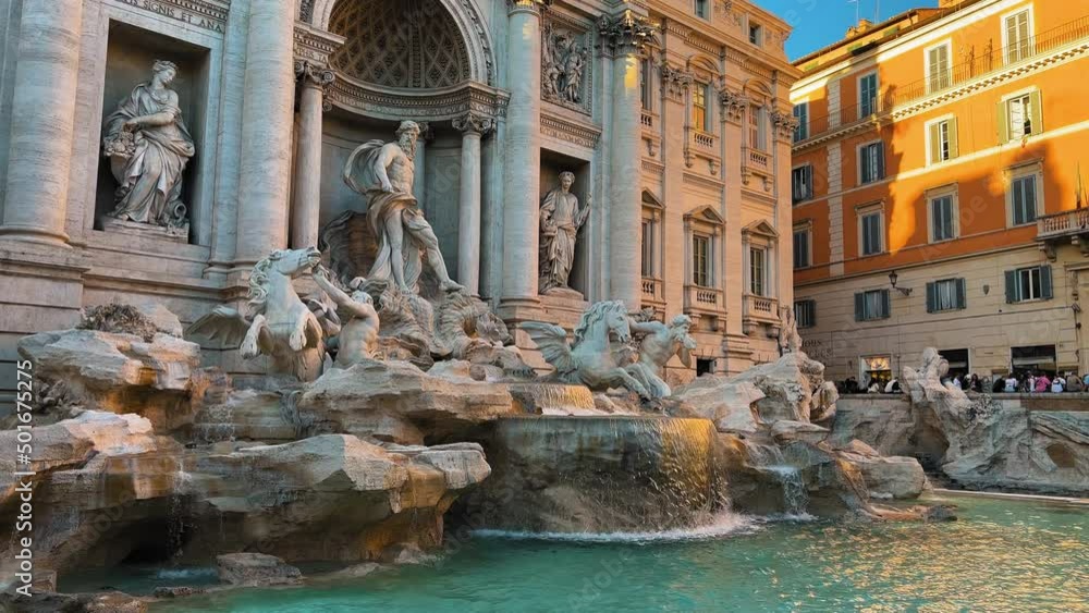 Slow motion shot of splashing water with famous old figures in Rome during sunset - Slow motion shot of splashing water with famous old figures in Rome during sunset -