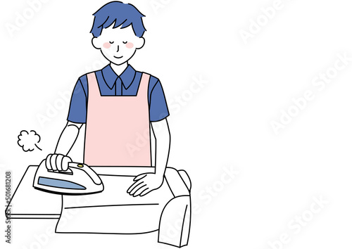 楽しそうにアイロンをかける男性