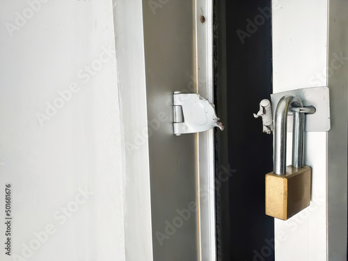 The padlock is broken but the Door Buckles are destroyed.The door lock was broken.Break the key hinge to steal.