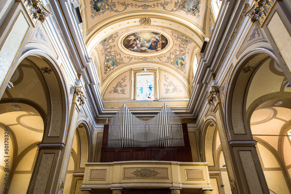 L'interno della chiesa di Maria Santissima Assunta a Paglieta