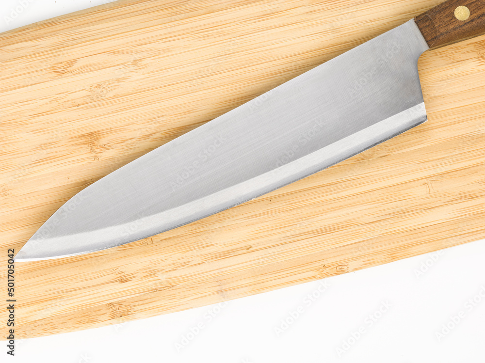 Cuchillo de cocina profesional sobre Tabla de corte de madera