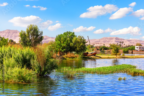 Obraz na płótnie Beautiful Nile riverbank near Luxor, Upper Egypt w salonie