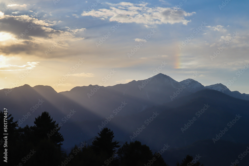 Obraz premium sunset in the mountains