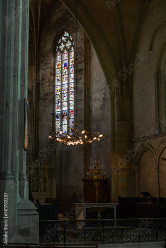 Vue intérieur de l'Église Collégiale de Saint-Emilion (Nouvelle-Aquitaine, France)