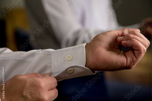 Quadro su tela Arrumando camisa
