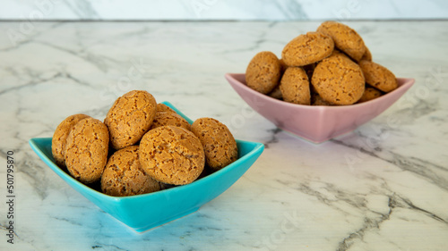 Photos Amaretti cookies in bowl