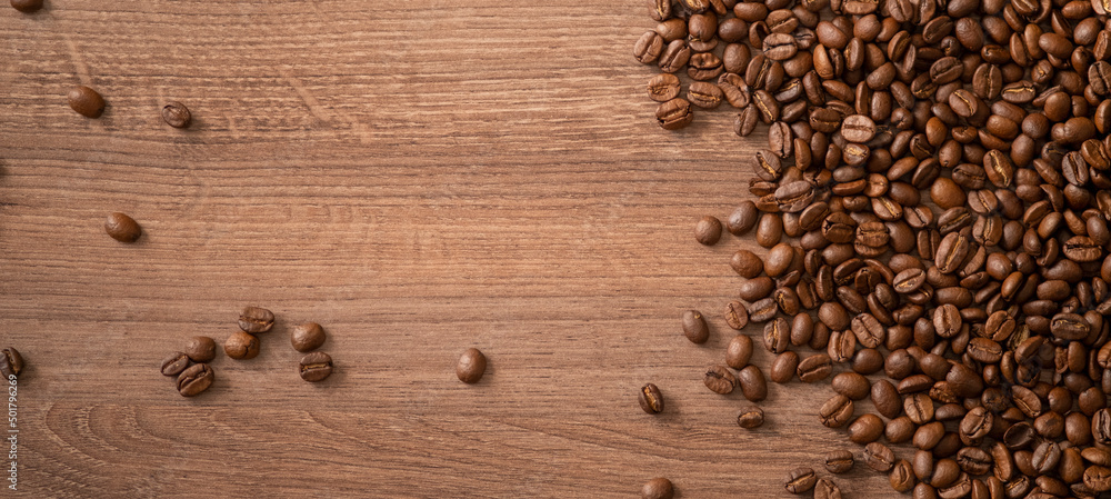 Зёрна кофе на деревянном столе. Фон из кофе. Фон с кофе. Кофейный фон. Фон  из кофейных зерен Stock Photo | Adobe Stock
