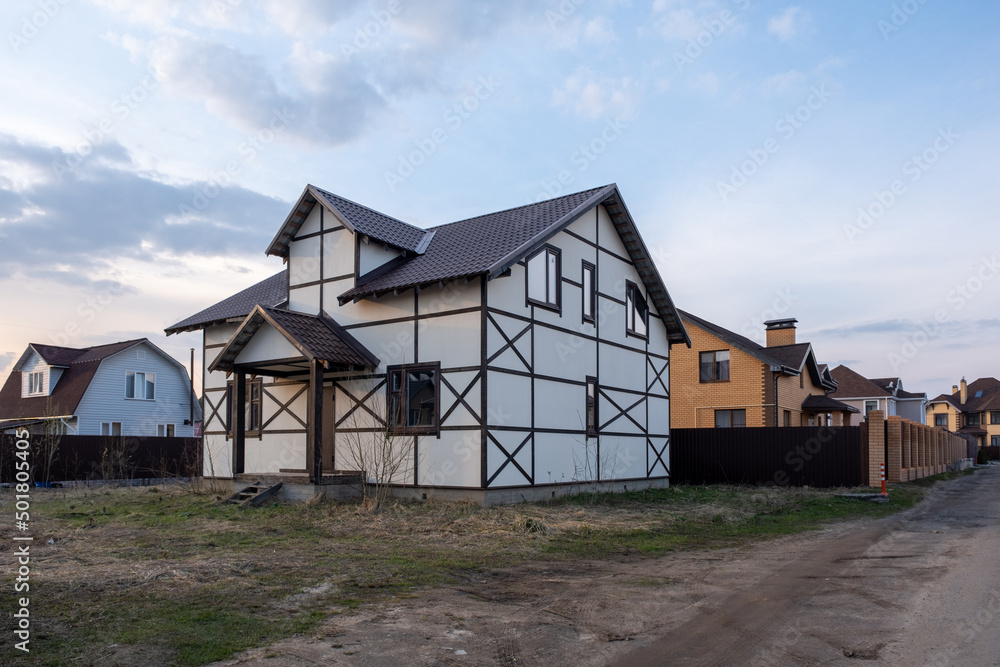 End of construction. The house is built on a plot surrounded by other houses. Houses in different styles End of construction. The house is built on a plot surrounded by other houses. Houses in different styles