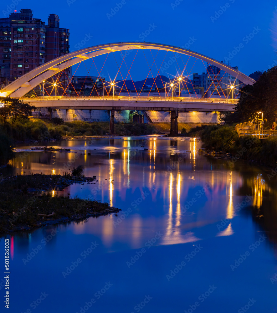 Twilight view of the Jingmei arch bridge