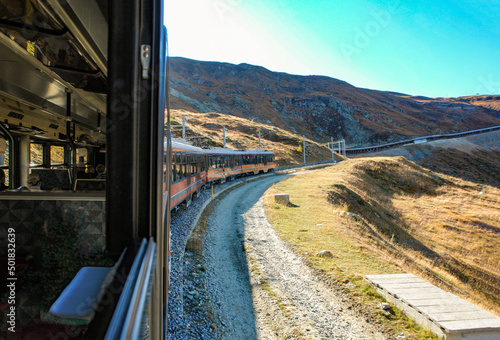 ゴルナ―グラート目指して上っていく登山電車