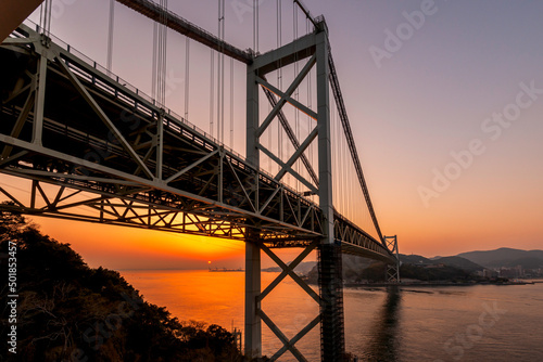 朝陽と関門大橋 © Masayoshi Hirose