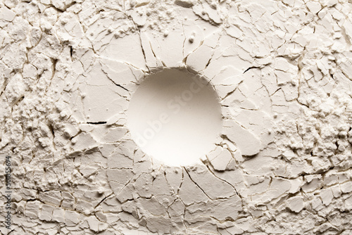 Obraz na plátně Round crater on white backgroung with crack