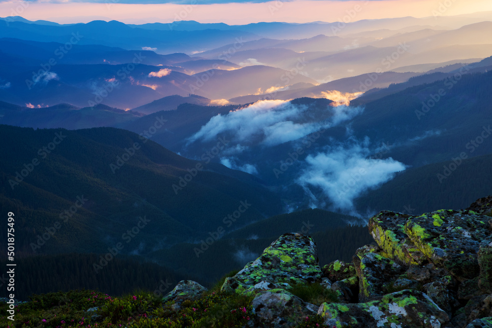 Obraz premium Evening sky over the Carpathians. Ukraine.