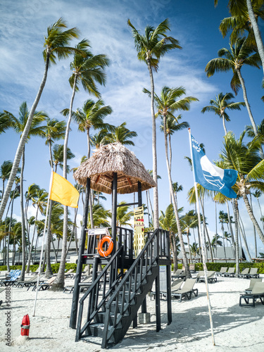 Rettungsturm am Strand photo