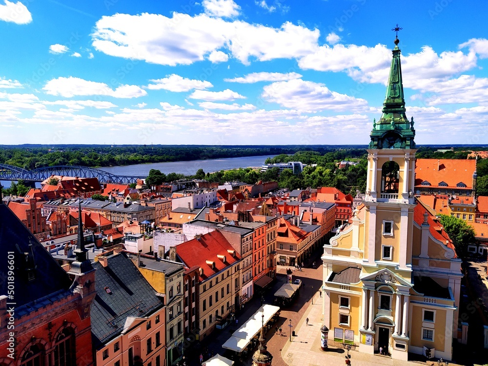 Miasto Toruń widok rzeki z mostem Wisła Polska  - obrazy, fototapety, plakaty 