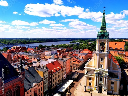 Miasto Toruń widok rzeki z mostem Wisła Polska 