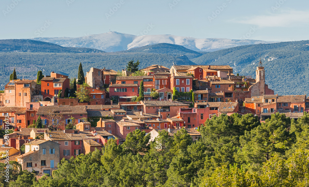Roussillon village with Mount Ventoux in background, Vaucluse region, Provence, France  - obrazy, fototapety, plakaty 