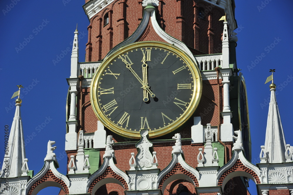 horloge sur cathédrale à moscou centre