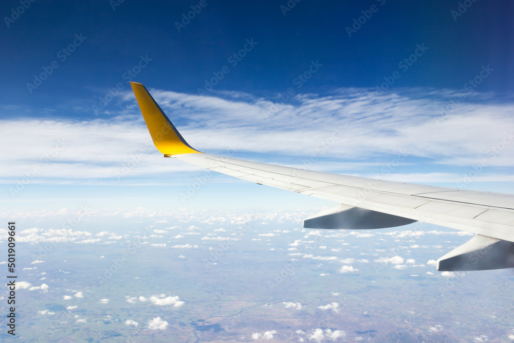 Obraz premium Airplane's wing from window airplane view.