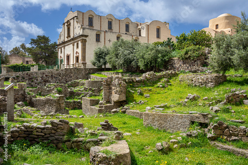 Tableau sur toile Sizilien: Lipari Stadt - Chiesa dell'Immacolata mit Archäologigischen Ausgrabung