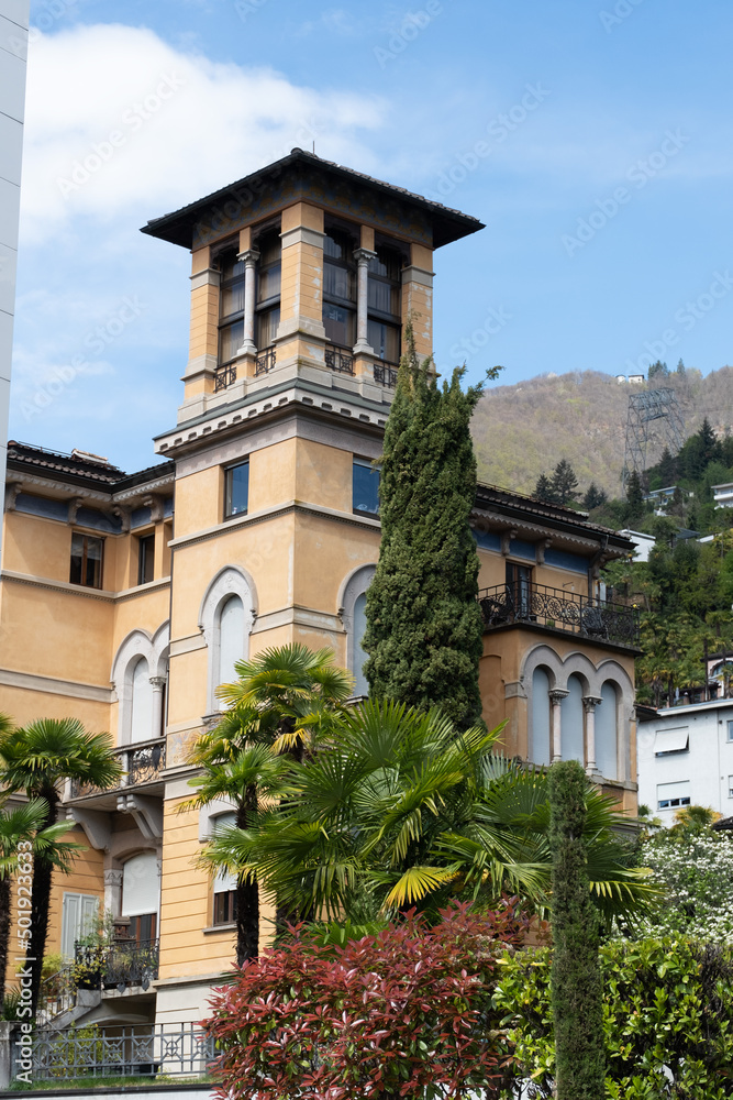 Locarno Tessin Schweiz italienischer Baustil Haus Turm südländisch