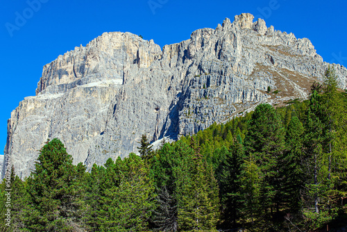 Fototapeta Naklejka Na Ścianę i Meble -  Walk in the picturesque Dolomites