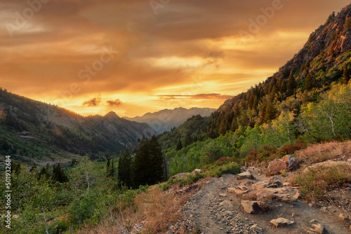 Fototapeta Naklejka Na Ścianę i Meble -  Lake Blanche and trail outside Salt Lake City, Utah, a popular trail for outdoor enthusiasts