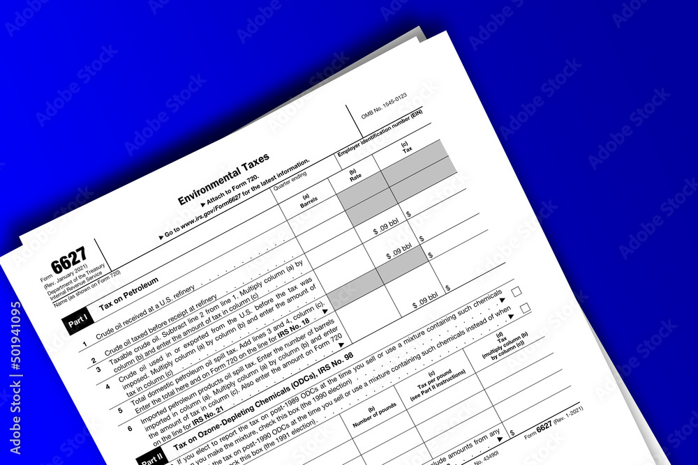 Obraz premium Form 6627 documentation published IRS USA 01.25.2021. American tax document on colored