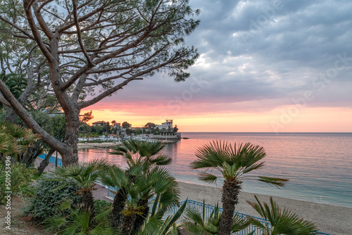 Lever de soleil dans la baie des fourmis entre Beaulieu sur Mer et Saint Jean Cap Ferrat sur la Côte d'Azur