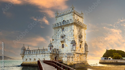 Tableau sur toile sunset at Belém Tower Lisboa, Rio Tejo, Portugal
