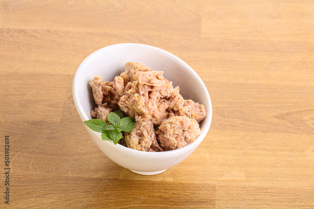 Canned tuna fish with oil