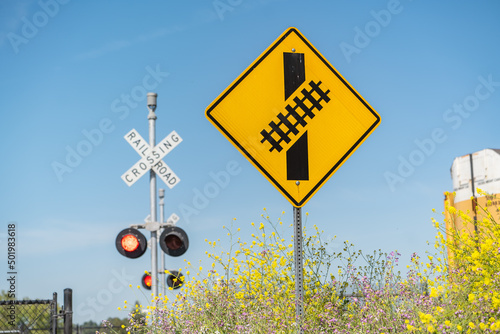 Billede på lærred Skewed railroad crossing sign