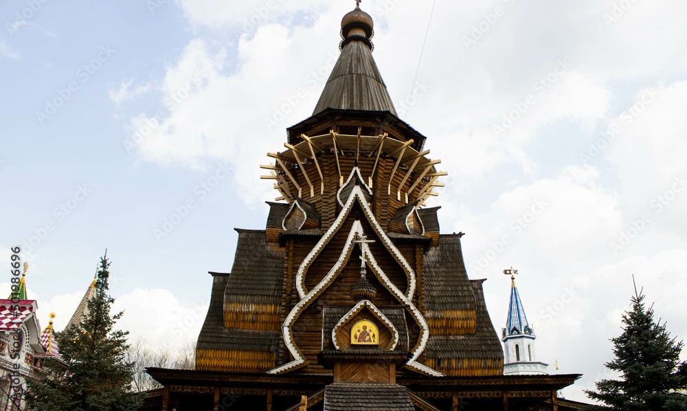 Fototapeta premium Roof of a wooden Orthodox church