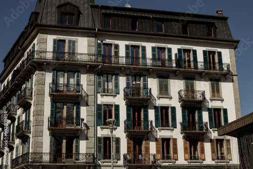 Wallpaper Mural Chamonix Mont Blanc et LEs Houches en fin de saison hivernale Torontodigital.ca