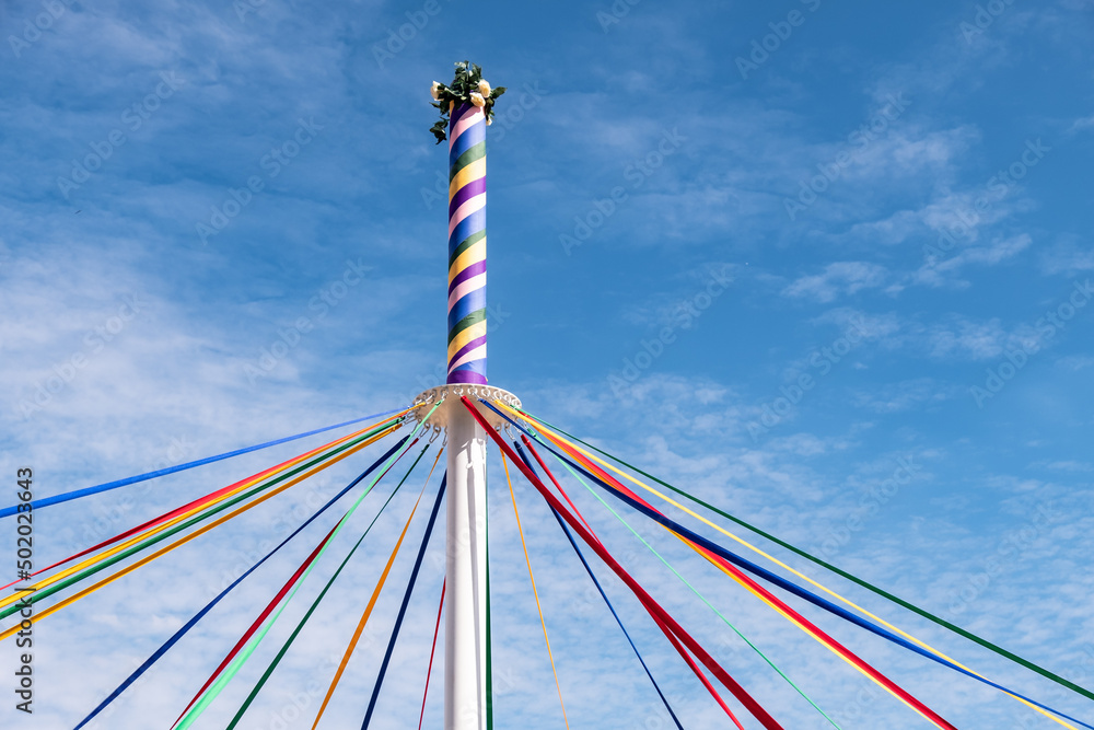The traditional English Maypole & Coloured Ribbons. - obrazy, fototapety, plakaty 