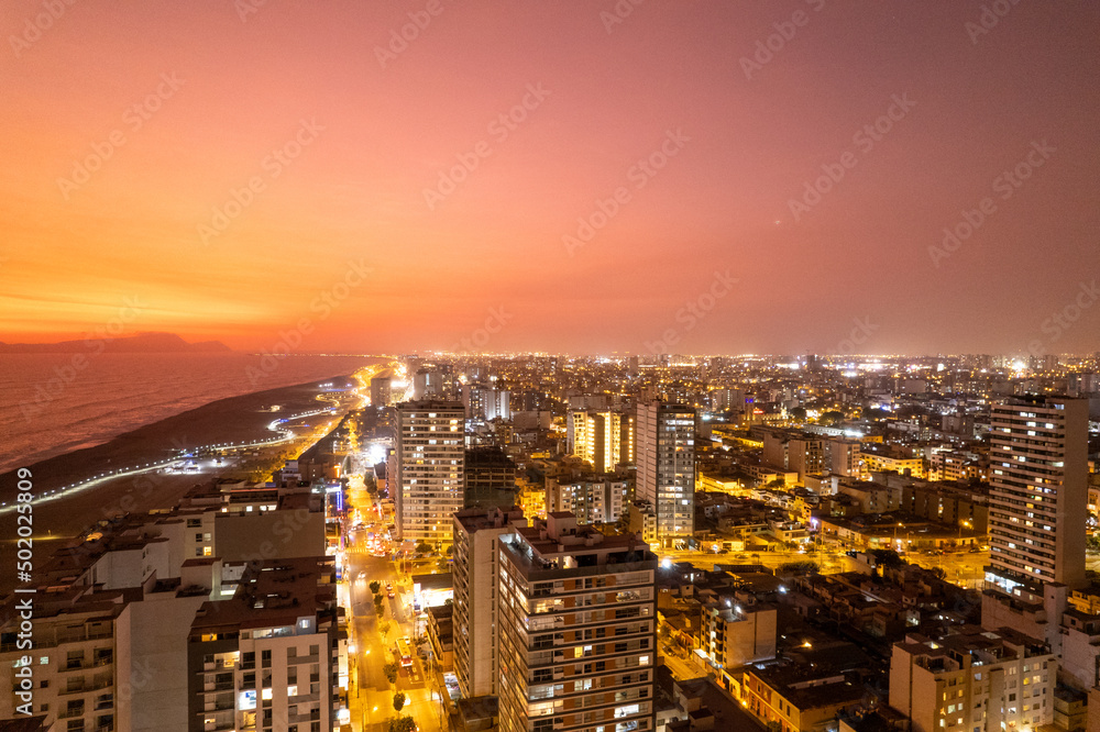 Naklejka premium Night view of the city of Lima in the municipality of San Miguel.