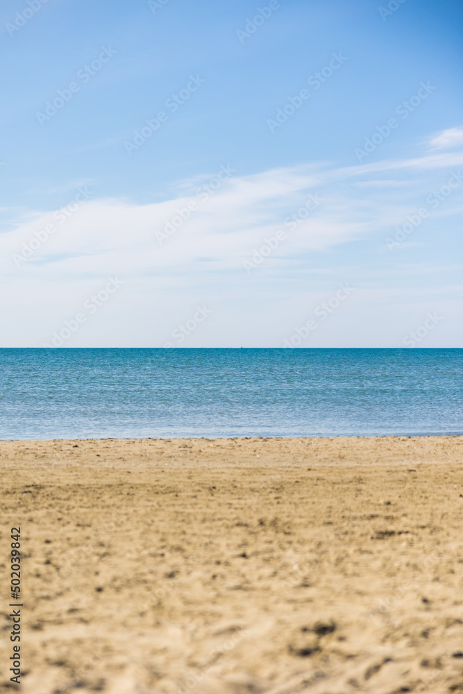 Dunes de la plage du Petit Travers de Carnon, près de Montpellier, au printemps (Occitanie, France) Dunes de la plage du Petit Travers de Carnon, près de Montpellier, au printemps (Occitanie, France)