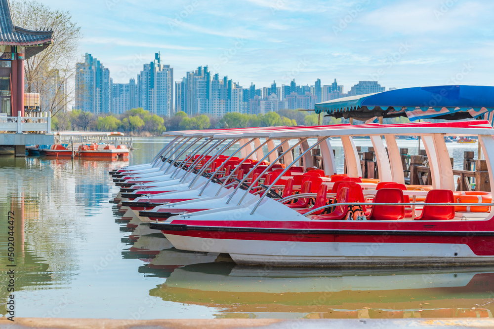 Fototapeta premium Rows of yachts on the lake