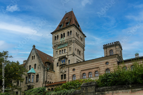 Das Schloss der Familie Faber & Castell in Stein bei Nürnberg von der Straße aus gesehen
