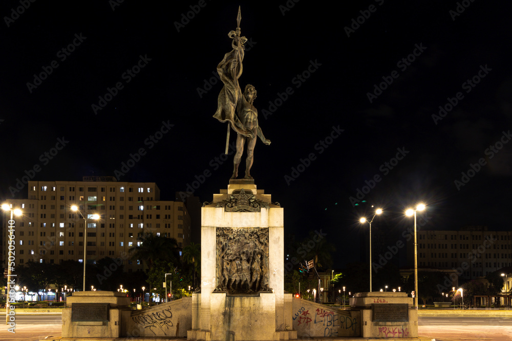 Fototapeta premium statue in public square in the city of Belo Horizonte, State of Minas Gerais, Brazil