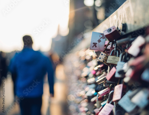 Фотография people walking in the city