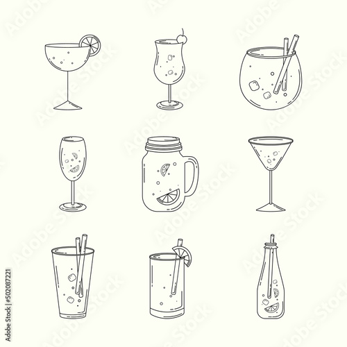 Drink icons on white backgrond. Cocktails collection icons, alcoholic or not alcoholic