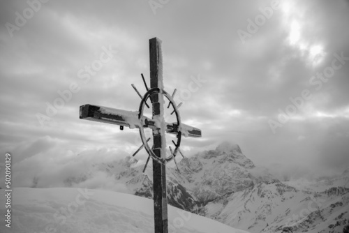 Gipfelkreuz im Winter