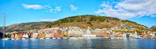 Photographie Bryggen waterfront panorama in Bergen, Norway