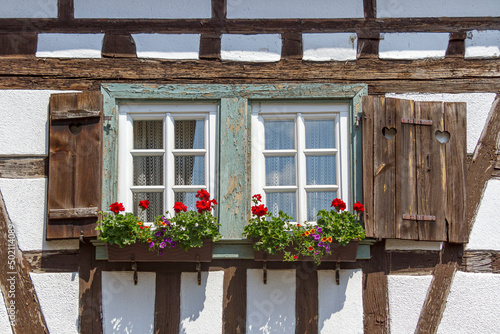 Fachwerkhaus  Fenster  Blumenschmuck
