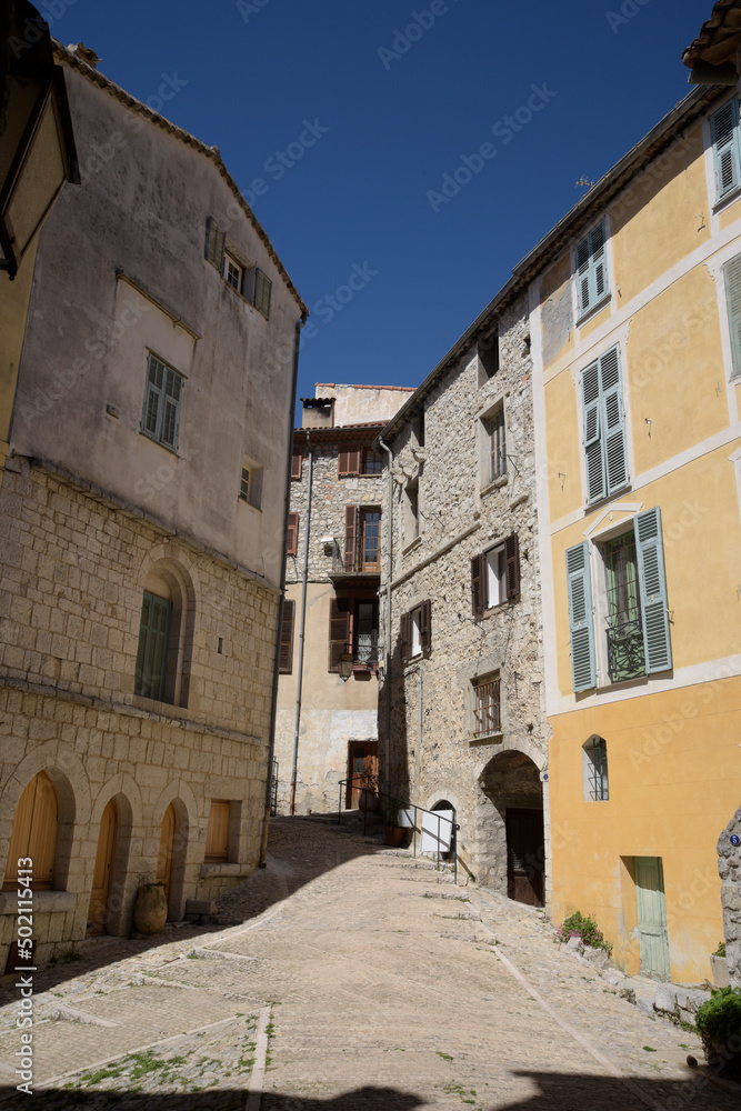 ruelle d'un village perché de la Côte d'Azur